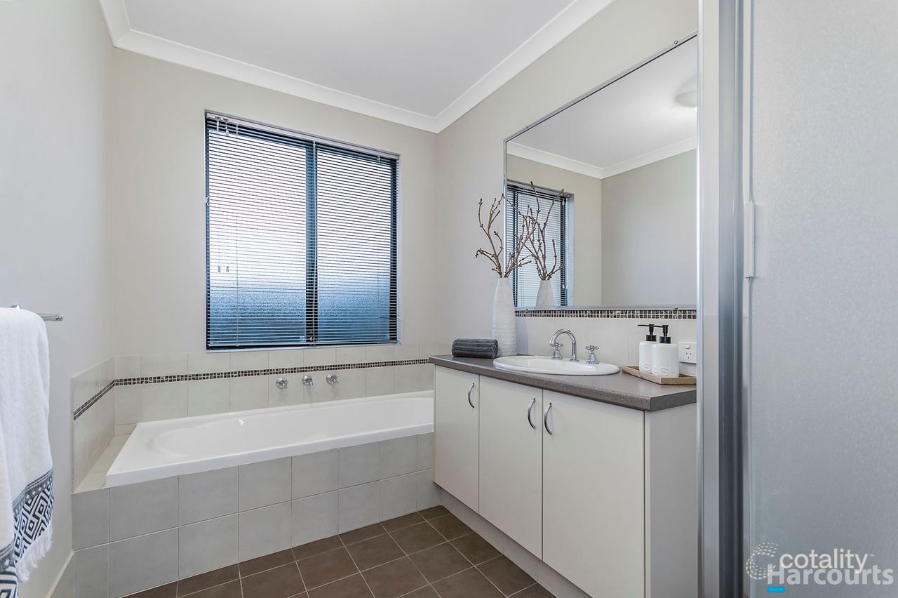 28 Horticulture Gdns, Banksia Grove, WA 6031