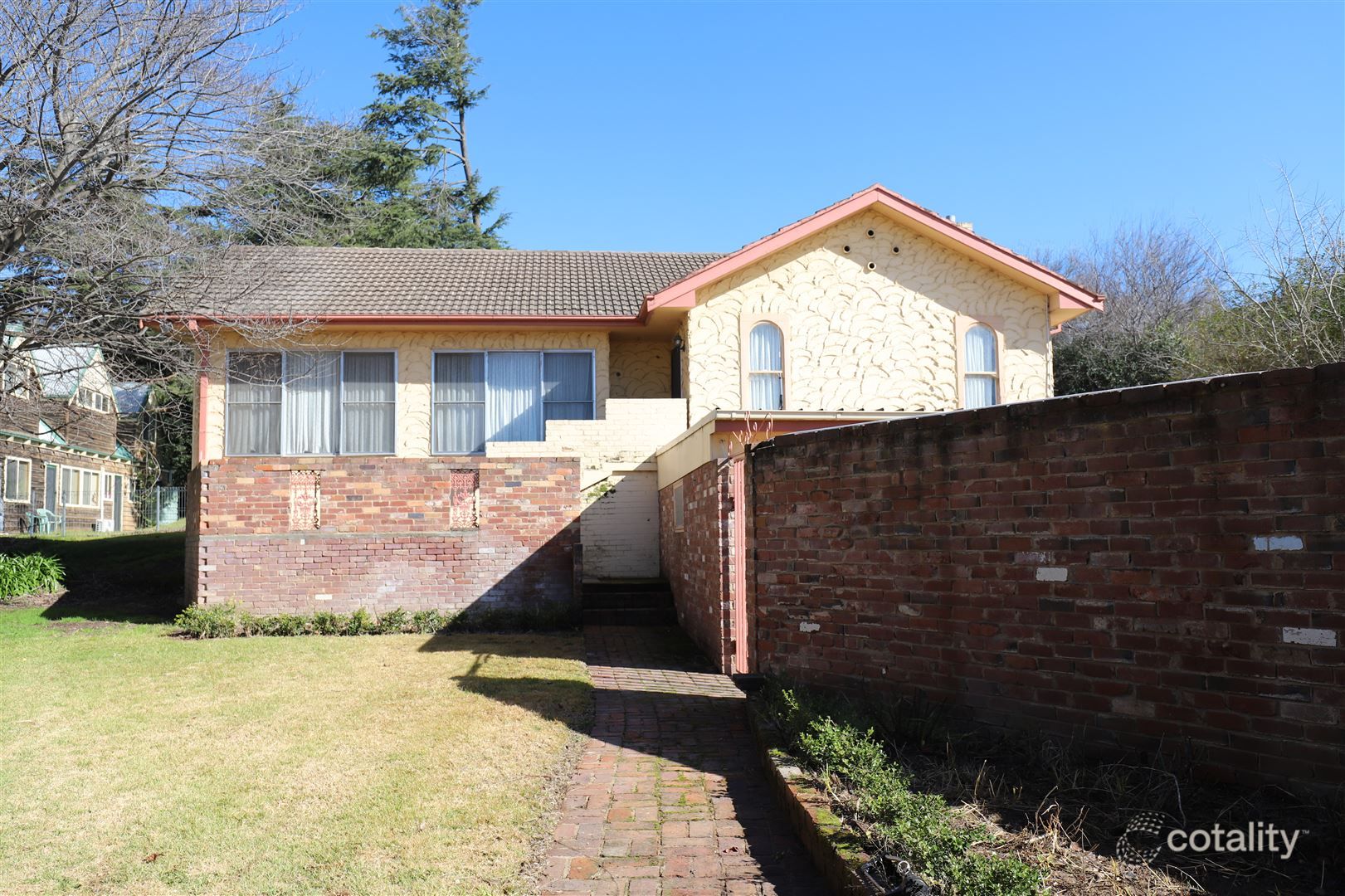 209-211 Sutton St, Cootamundra, NSW 2590