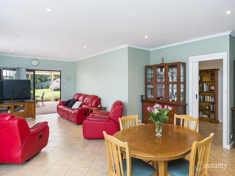 8 Wandana Ave, Seaview Downs, SA 5049