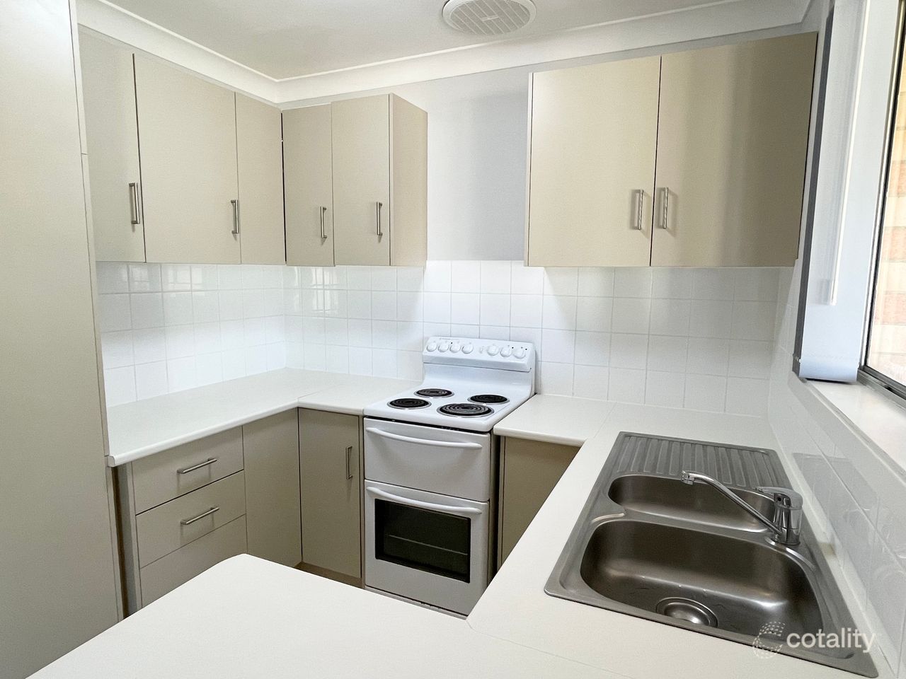 16 Braemar Rd, Caves Beach, NSW 2281