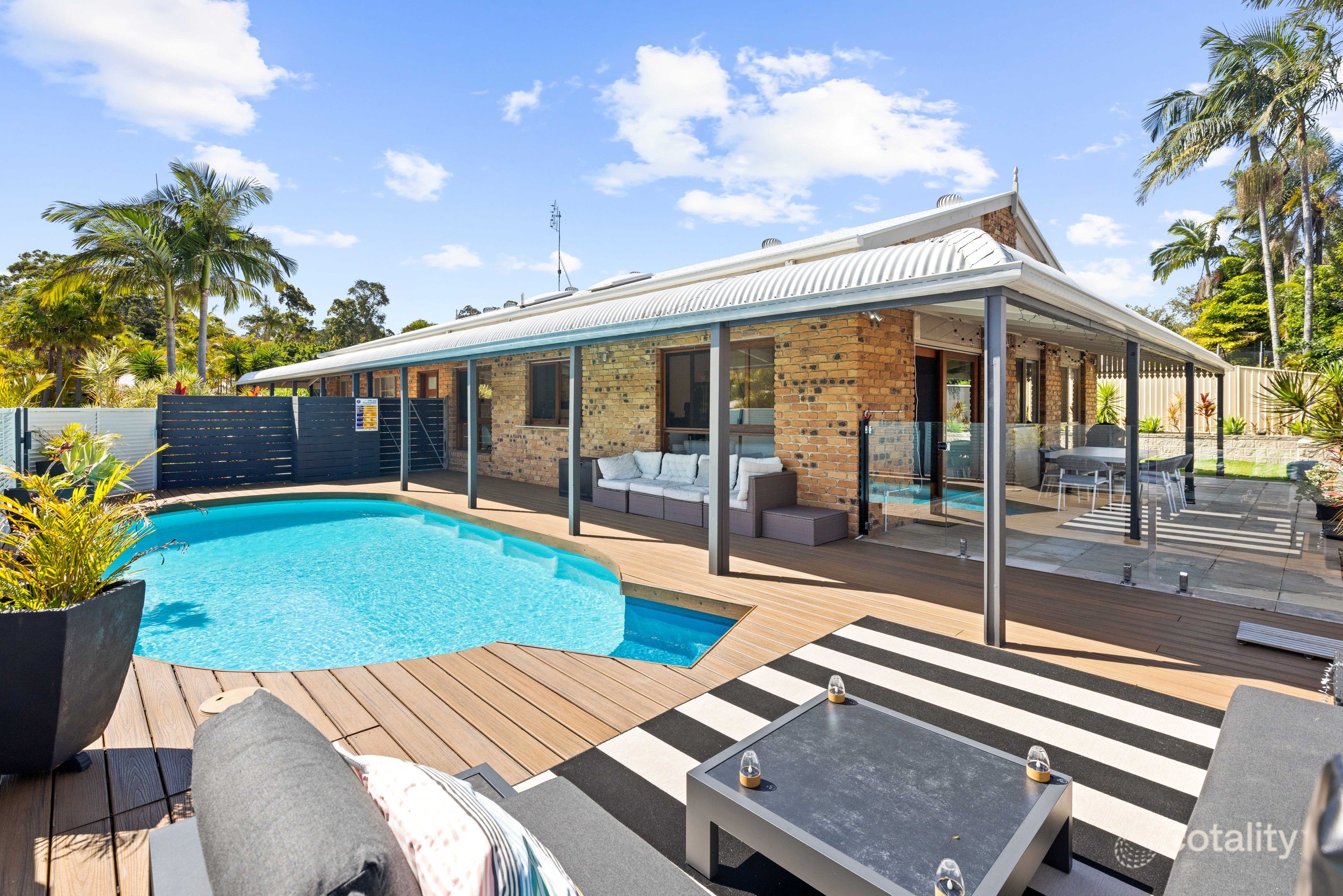 52 Poinsettia Ave, Mooloolaba, QLD 4557