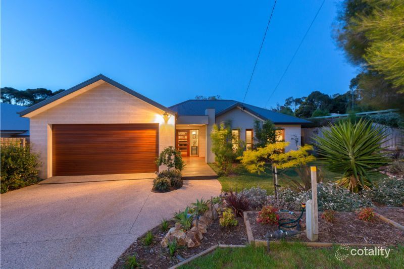 8 Fairway Cres, Mccrae, VIC 3938