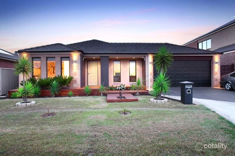 7 Braeside Walk, Caroline Springs, VIC 3023