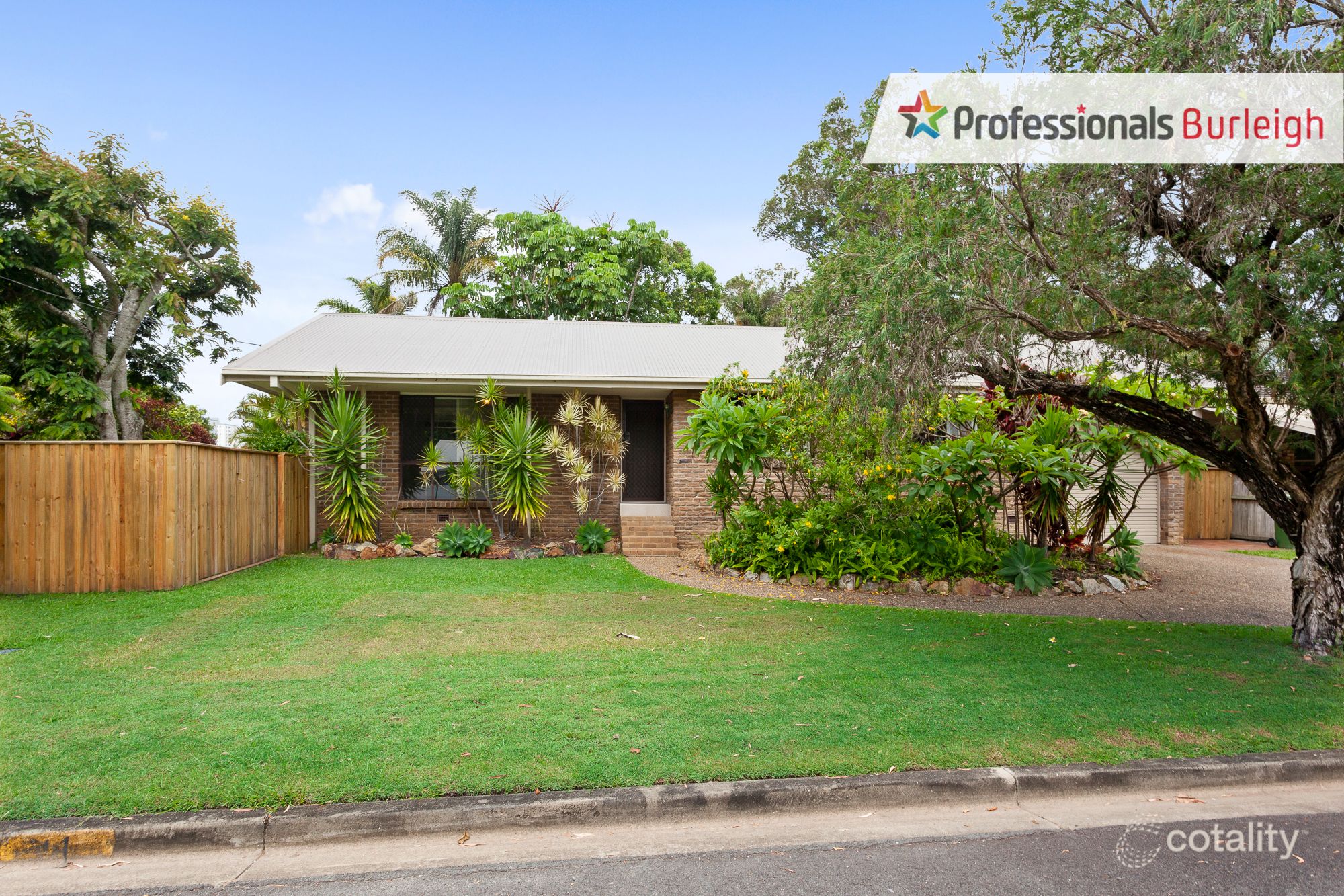 11 Barwon St, Burleigh Waters, QLD 4220