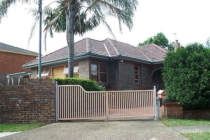 15 Jenner Pde, Hamilton South, NSW 2303