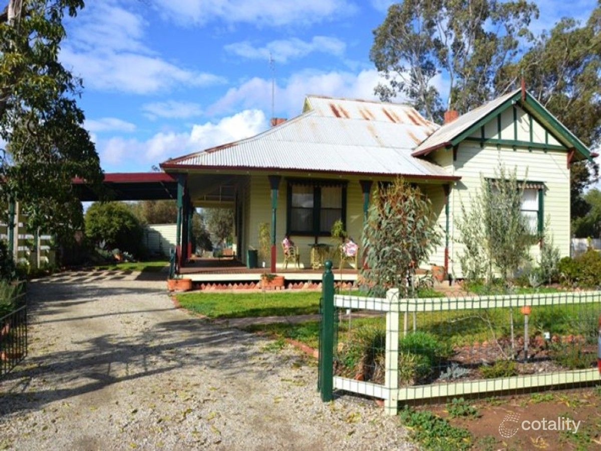14 Gordon St, Boort, VIC 3537