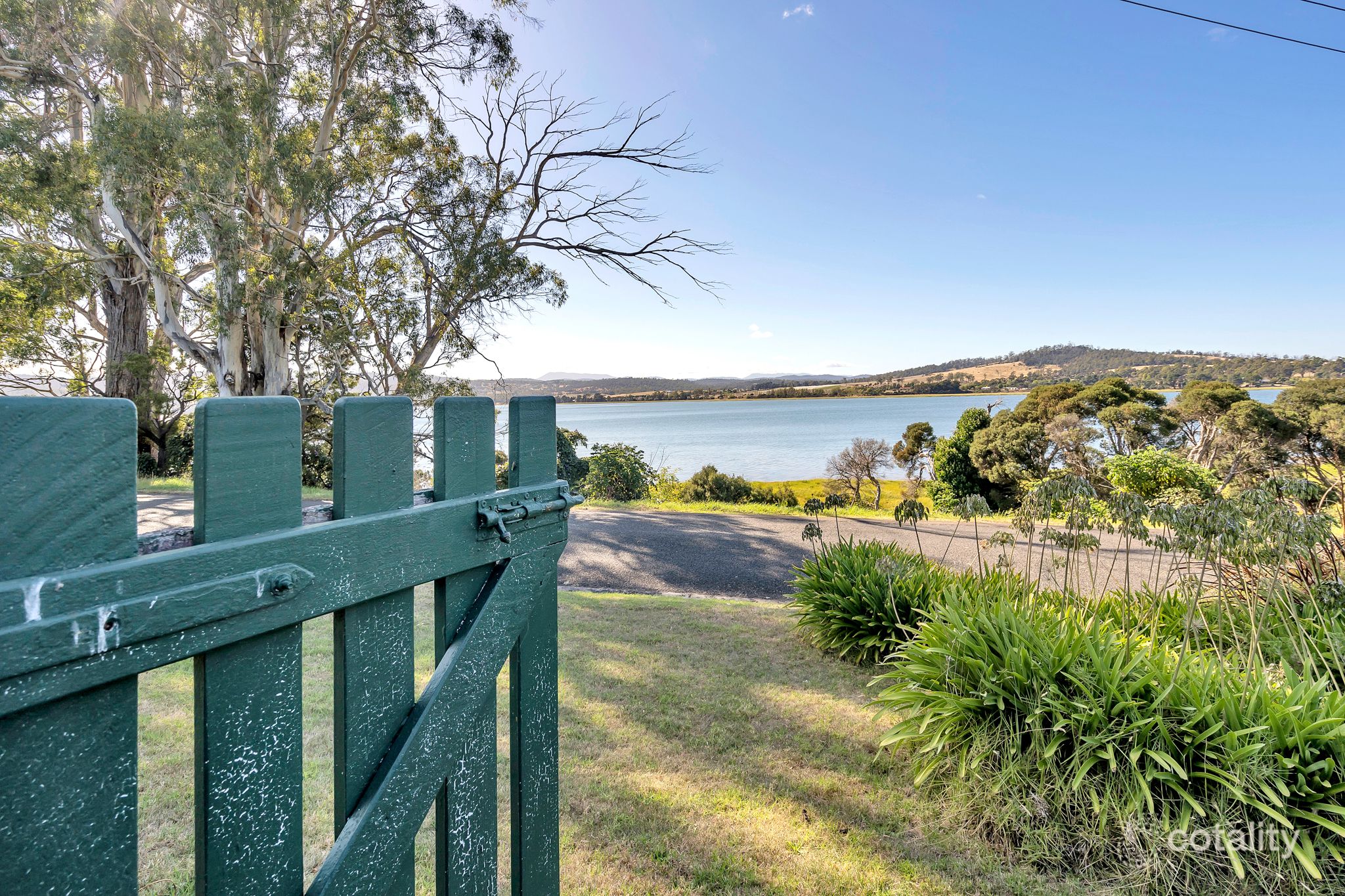 15 Beach Rd, Gravelly Beach, TAS 7276