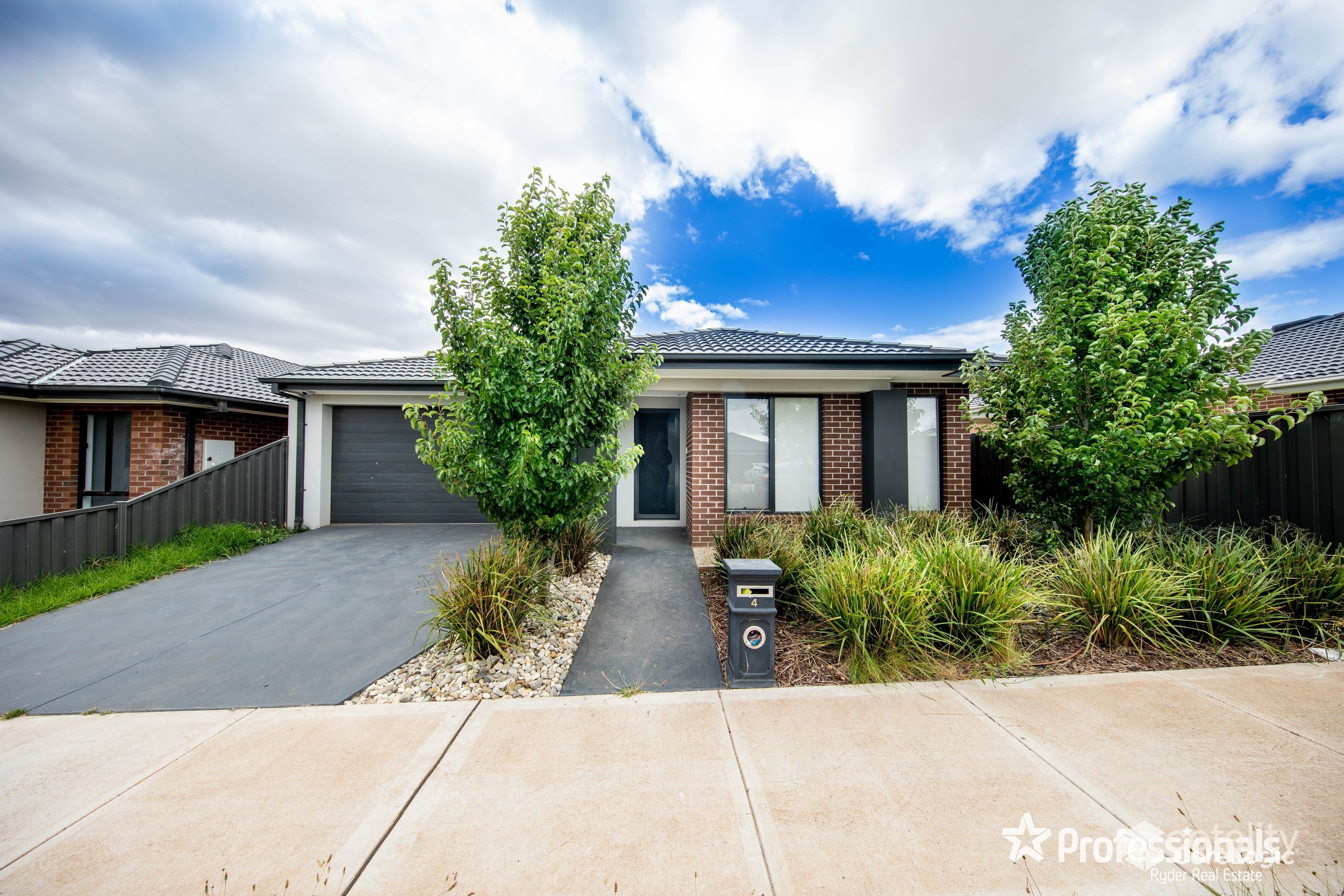 4 Monaco Gr, Strathtulloh, VIC 3338