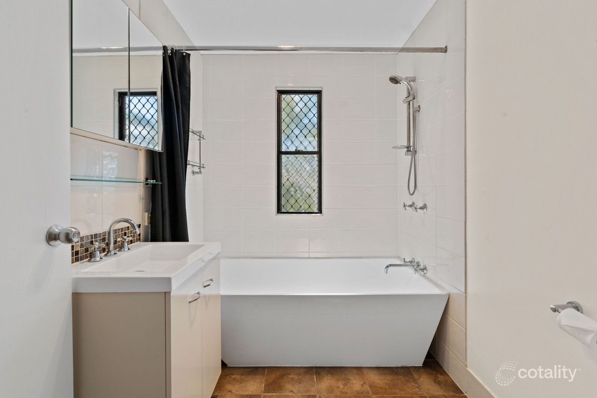 19 Perry St, Harlaxton, QLD 4350