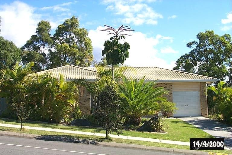 176 Alexander Dr, Highland Park, QLD 4211