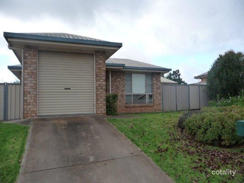 35 Gainsborough Dr, Glenvale, QLD 4350