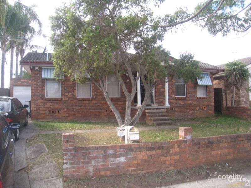 24 Hopkins St, Wetherill Park, NSW 2164