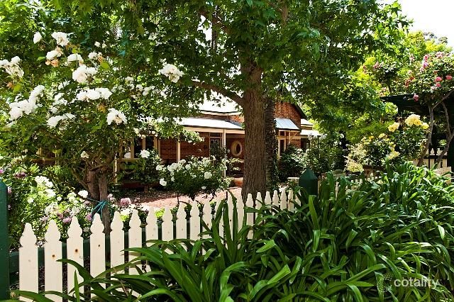 10 Victoria St, Guildford, WA 6055