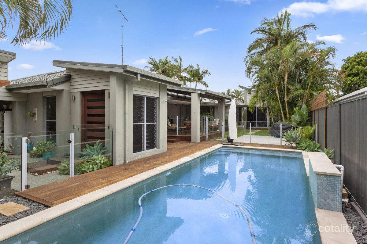 25 Dotterel Dr, Burleigh Waters, QLD 4220