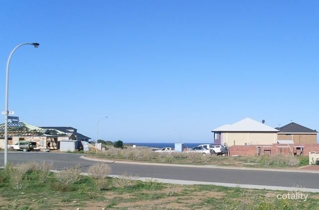 21 Shoreview St, Wandina, WA 6530