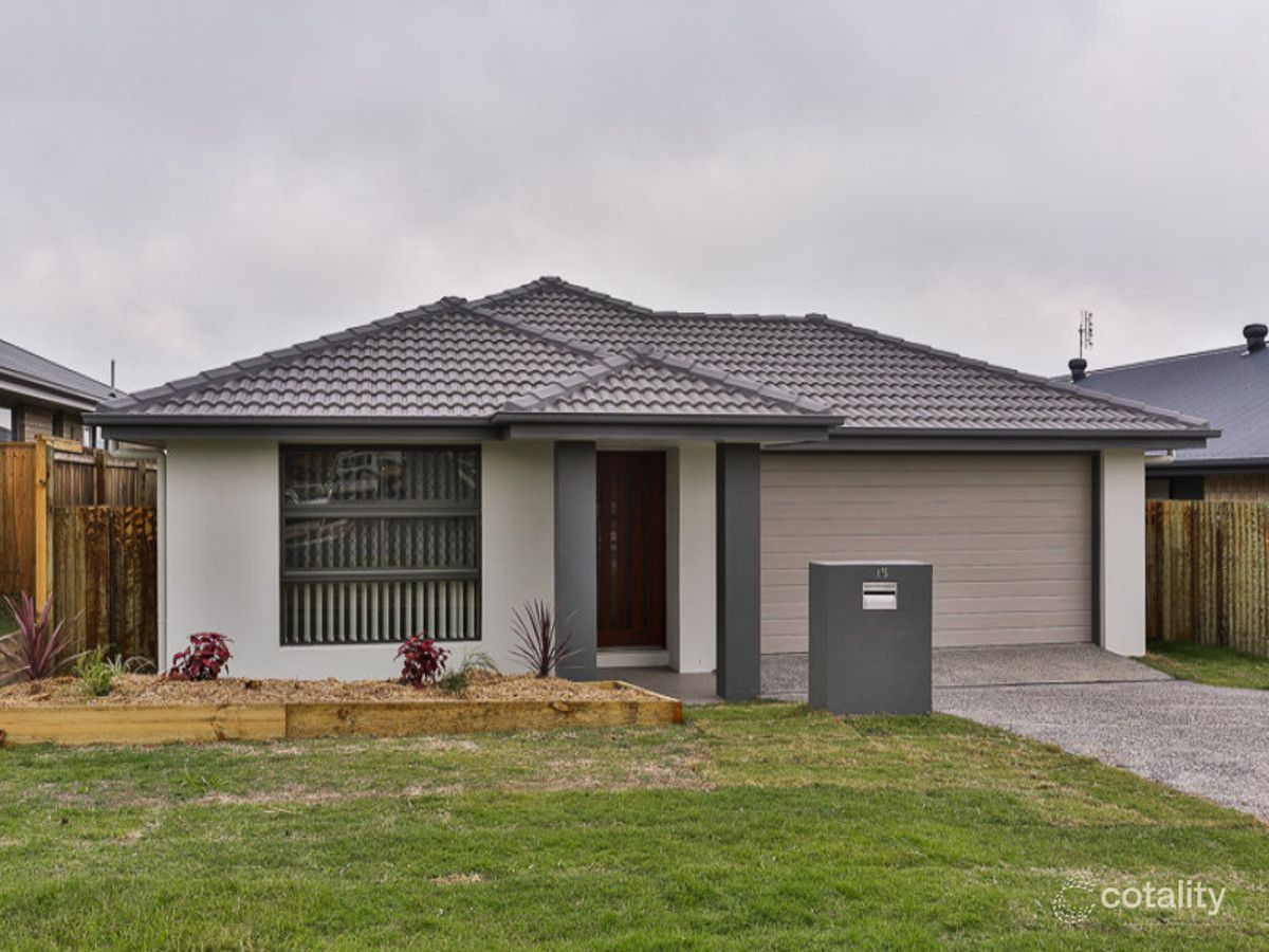 18 Parkview Dr, Glenvale, QLD 4350