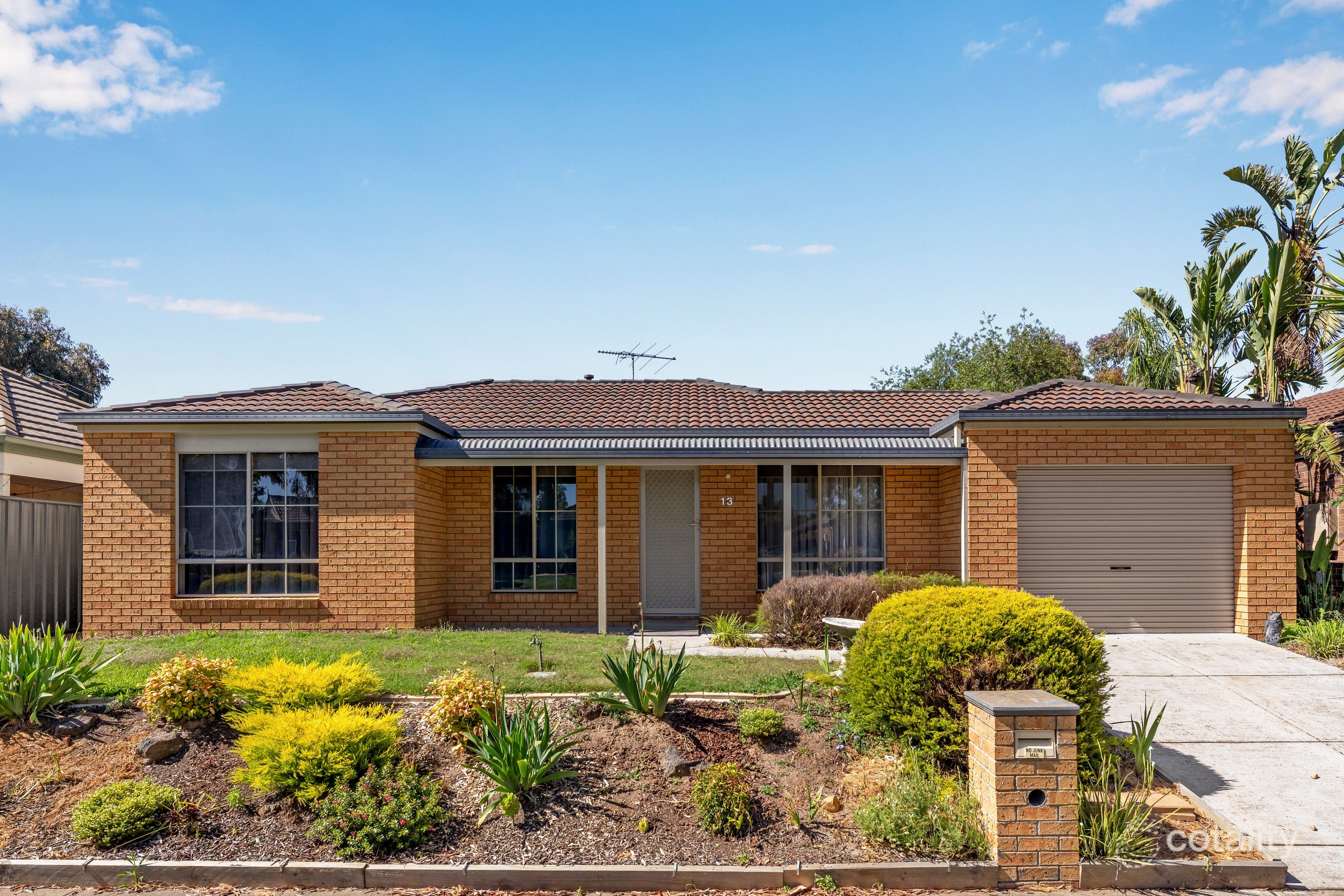13 Dawson Cres, Manor Lakes, VIC 3024