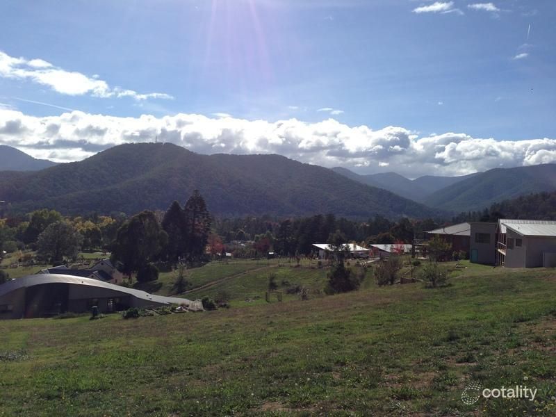 18 Leader Reef Dr, Bright, VIC 3741