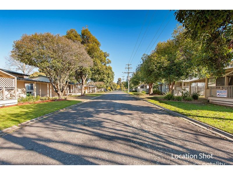 8 Spotted Gum Dr, Lake Hume Village, NSW 3691