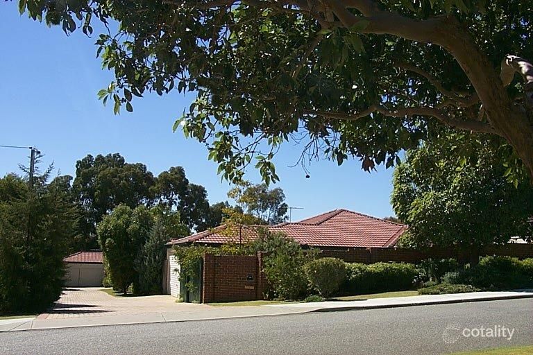 3/6 Bridges Rd, Melville, WA 6156