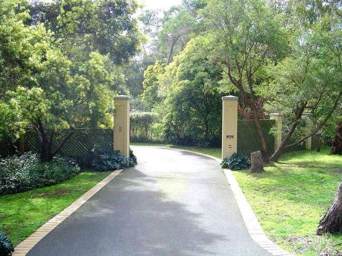 5 Winona Rd, Mount Eliza, VIC 3930