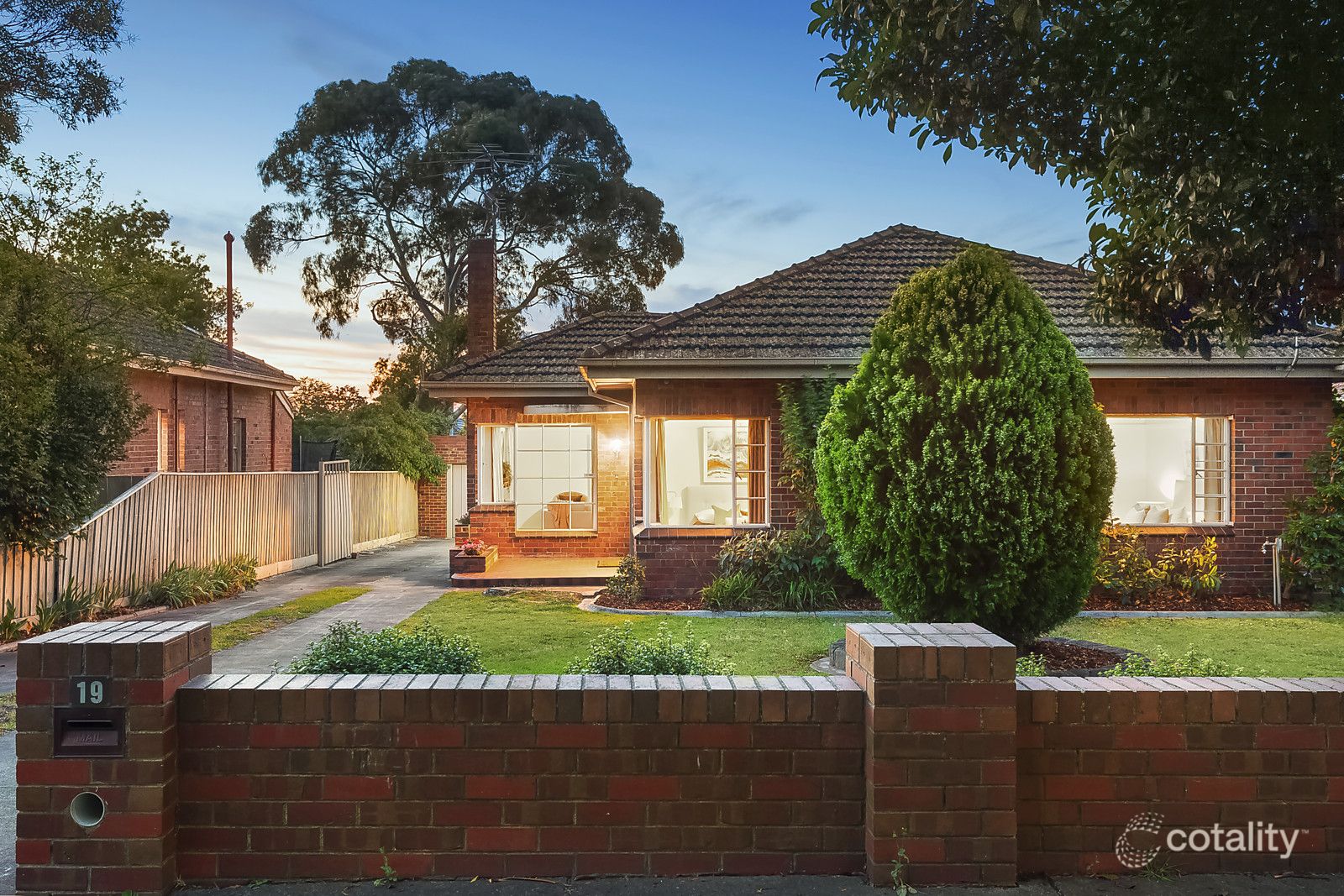 19 Magnolia Rd, Ivanhoe, VIC 3079