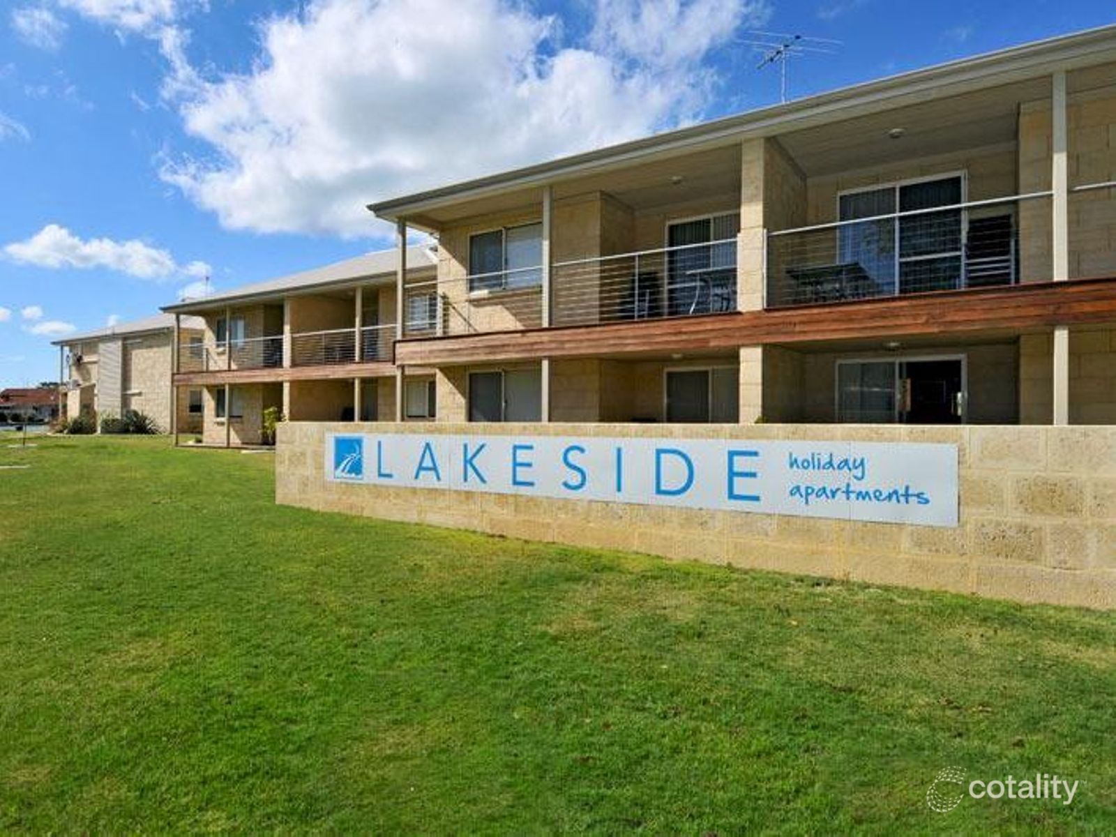 6/1 Lakes Cres, South Yunderup, WA 6208