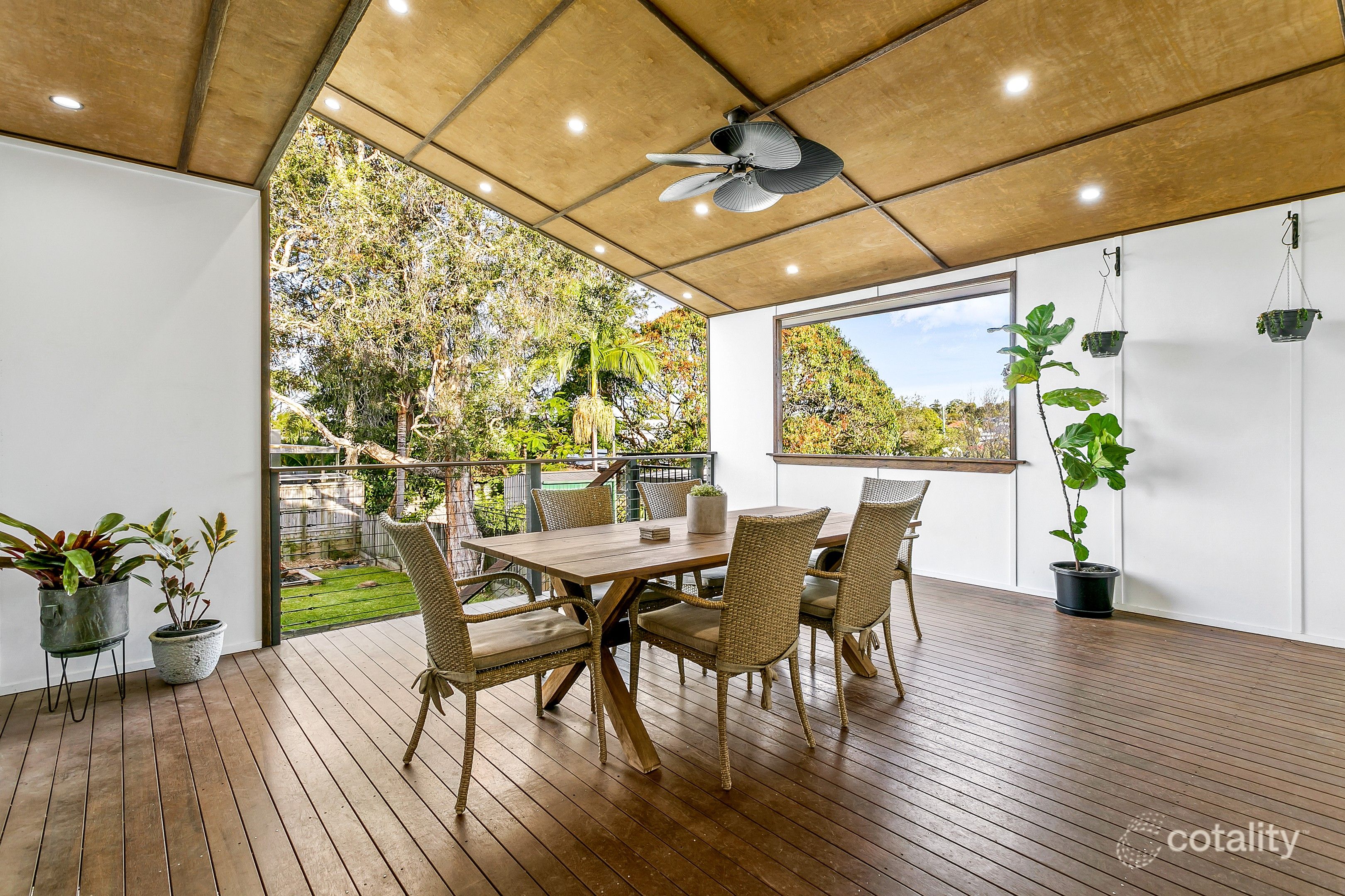 11 Wilson St, Labrador, QLD 4215