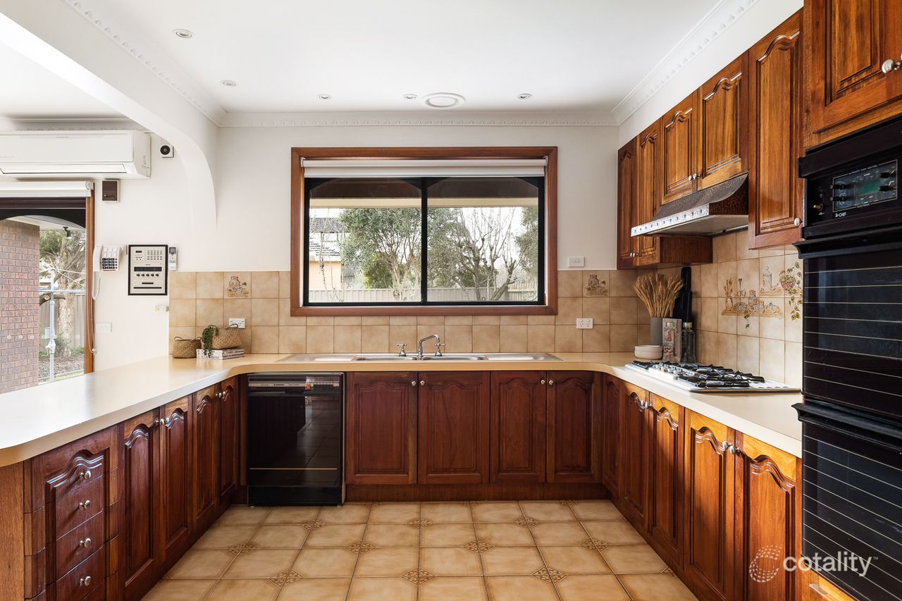 17 Thackeray Qdrt, Avondale Heights, VIC 3034