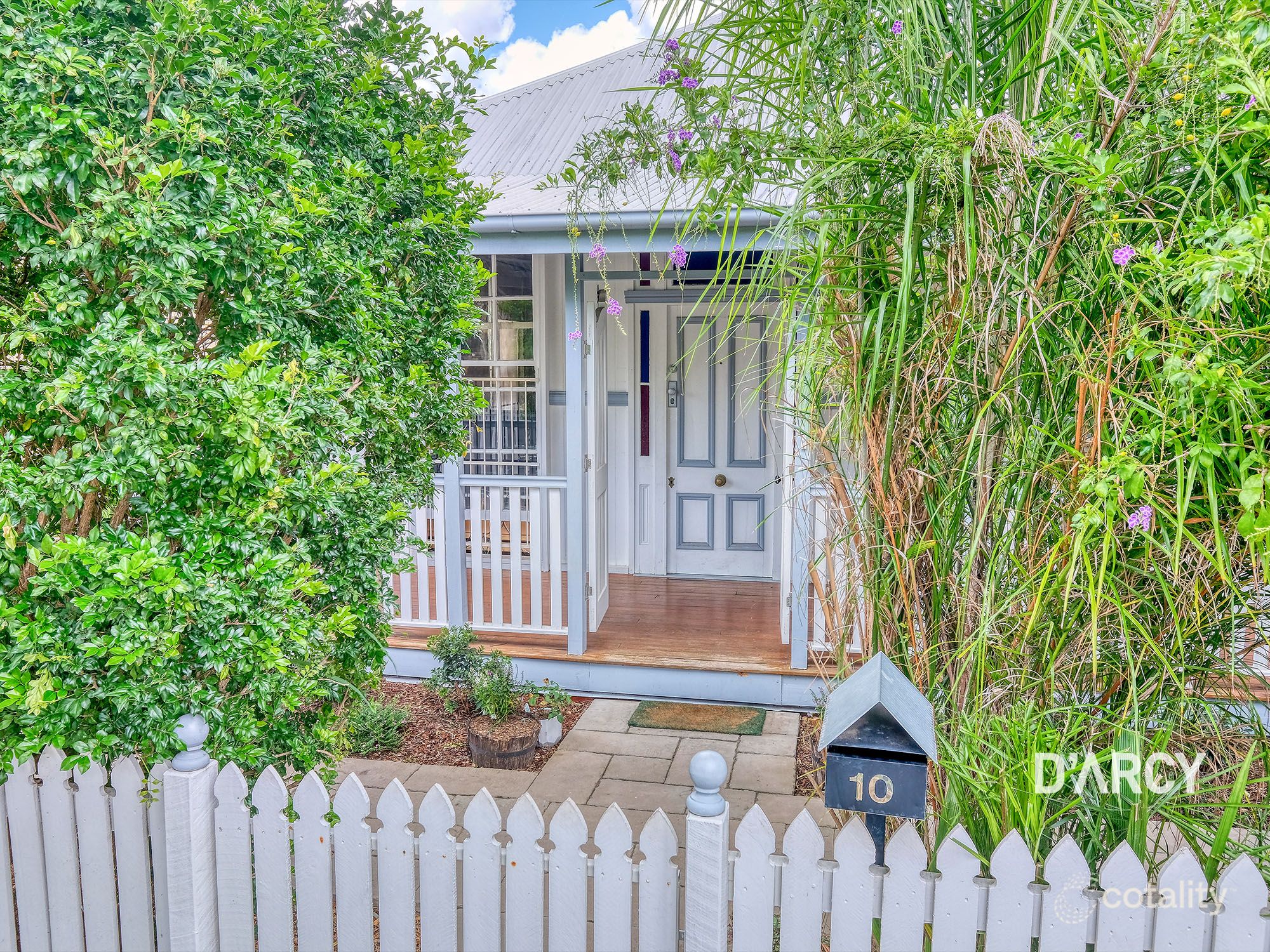 10 Holmesbrook St, Ashgrove, QLD 4060