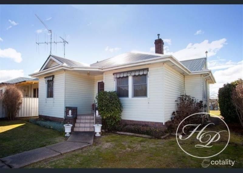 10 Wade St, Crookwell, NSW 2583