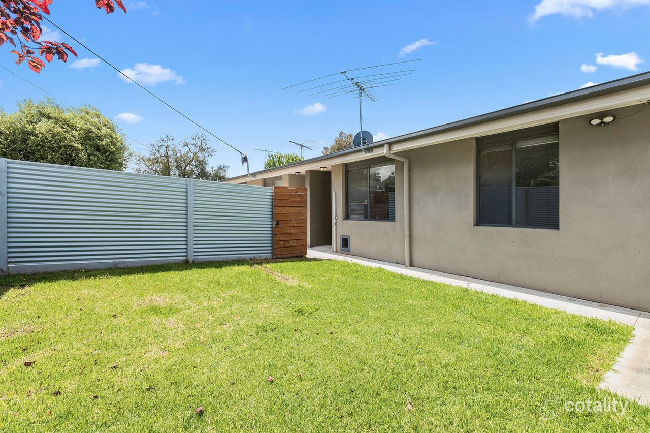 2/3 Kinnordy Ct, Hamlyn Heights, VIC 3215