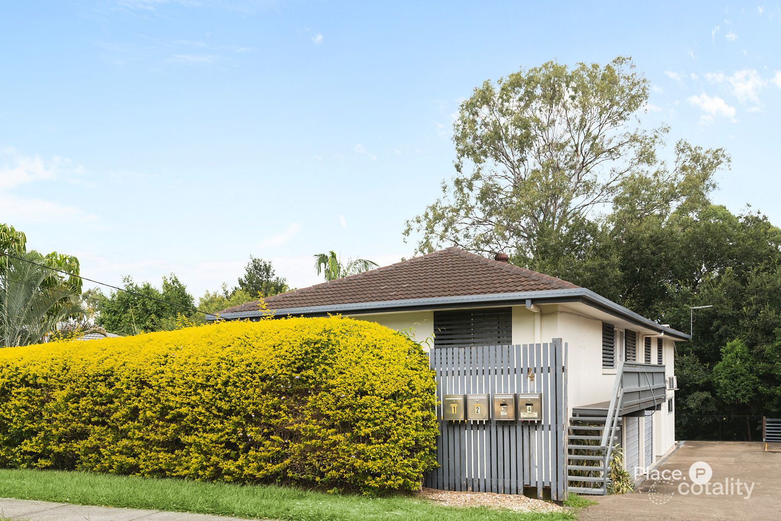 4/4 Roseglen St, Greenslopes, QLD 4120