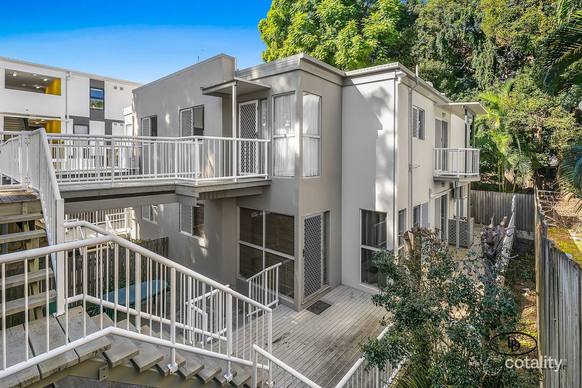 2/105 Sir Fred Schonell Dr, St Lucia, QLD 4067