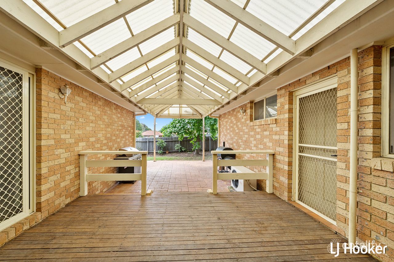 18 Evelyn Owen Cres, Dunlop, ACT 2615