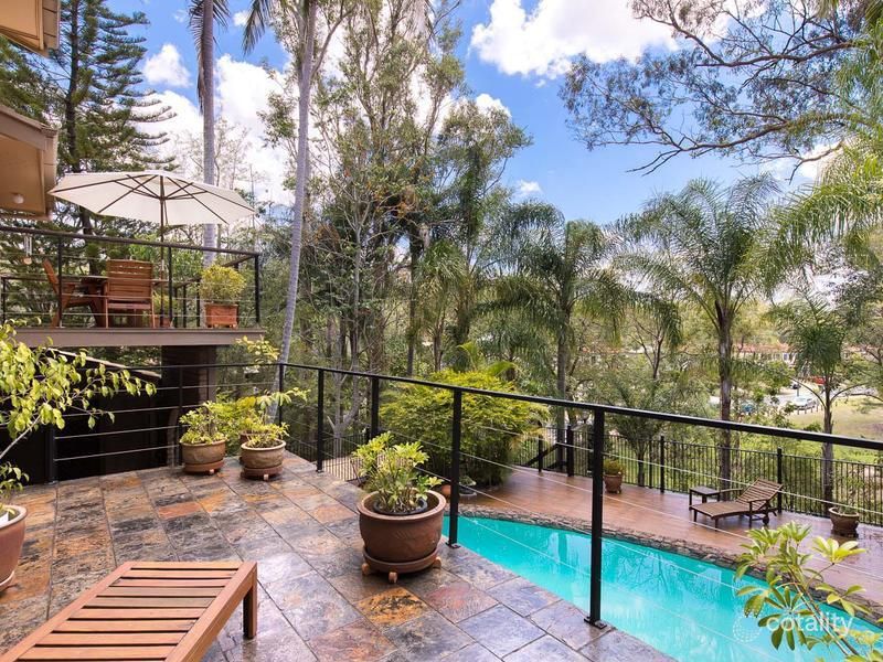 10 Baloo St, Holland Park West, QLD 4121