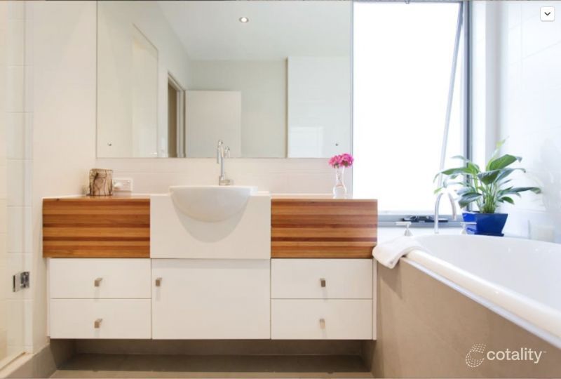 6 Heirisson Way, North Coogee, WA 6163