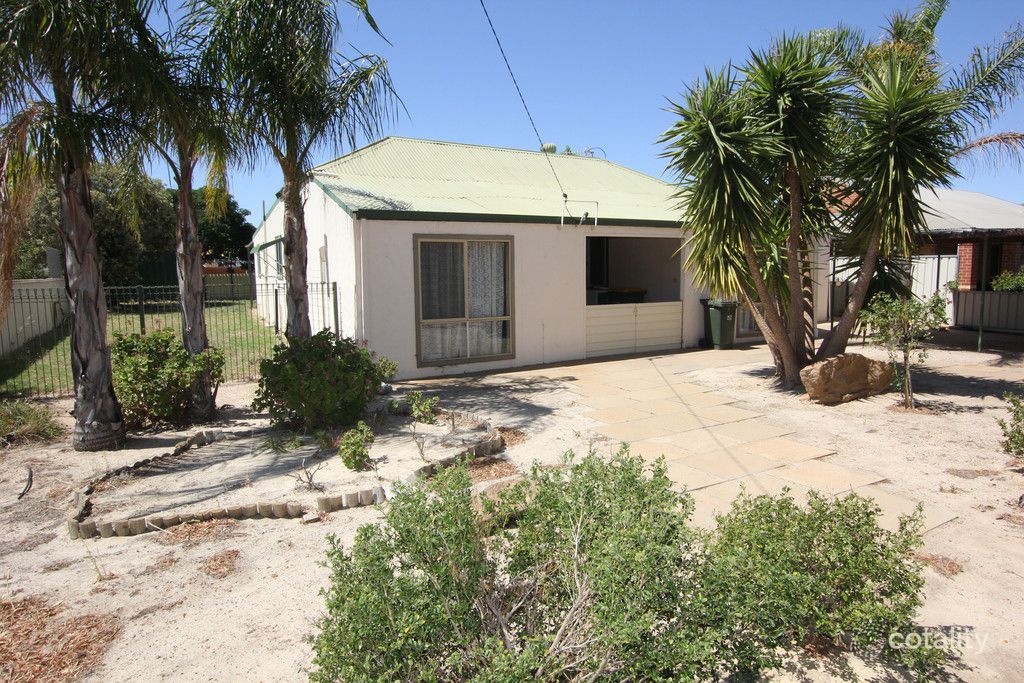 8 Longhurst St, Narembeen, WA 6369