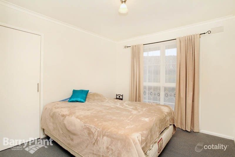 6 Acacia Cres, Melton South, VIC 3338