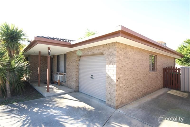 2/7 Glendaloch Ct, Lavington, NSW 2641