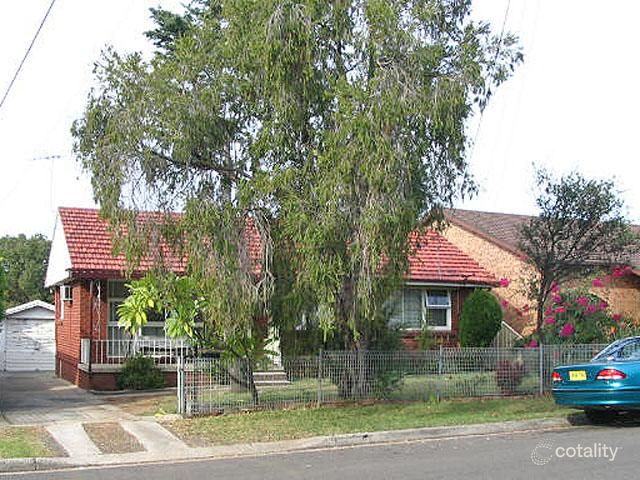 4 Warrumbungle St, Fairfield West, NSW 2165