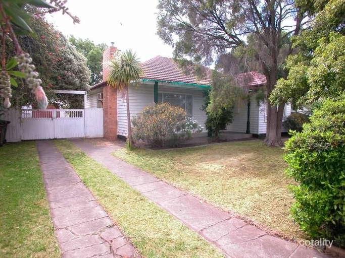 32 Waratah Ave, Tullamarine, VIC 3043