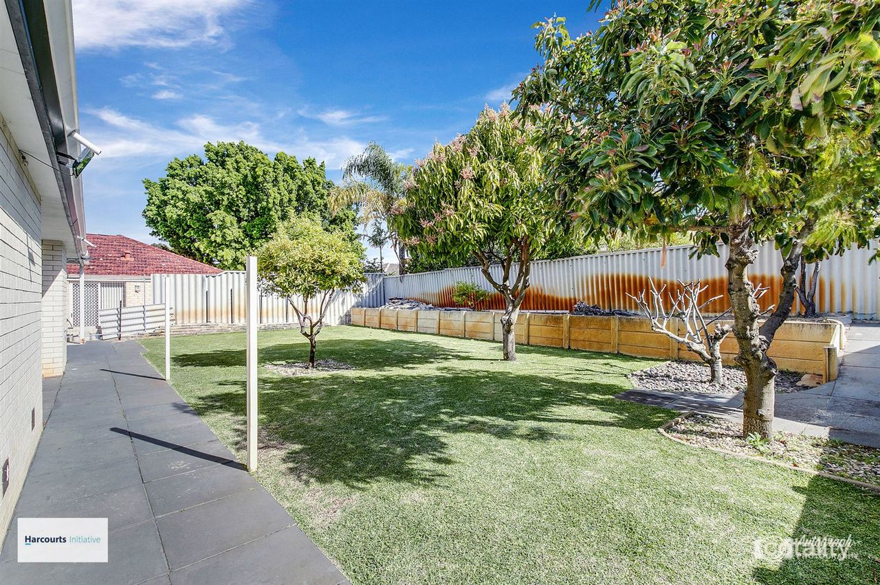 37 Leicester Sq, Alexander Heights, WA 6064