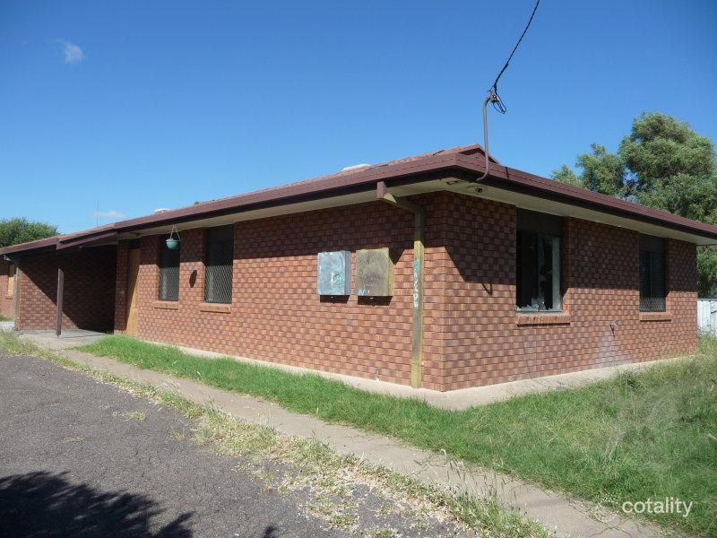 76 Jones Ave, Moree, NSW 2400