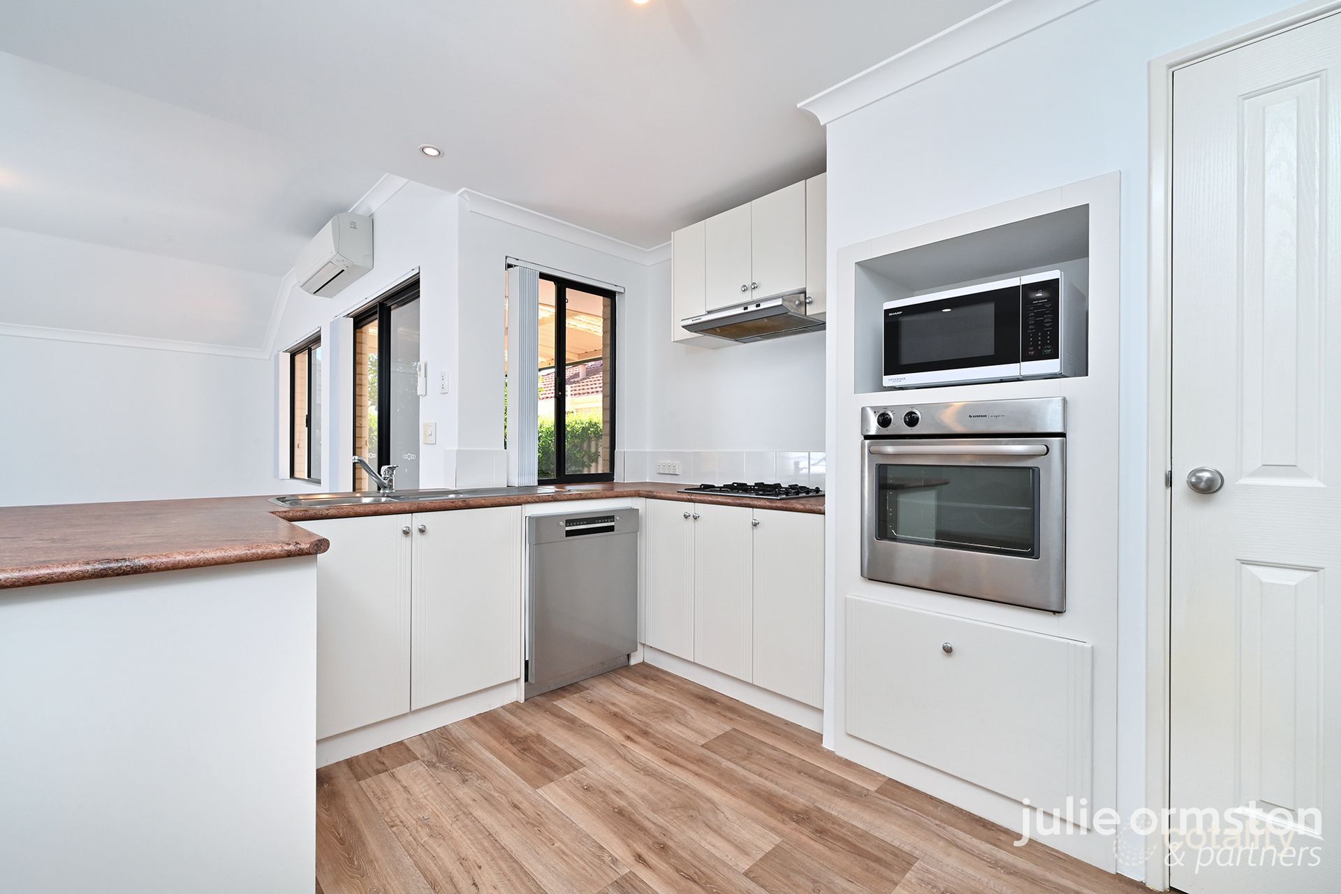 10/10 Siderno Rise, Hocking, WA 6065