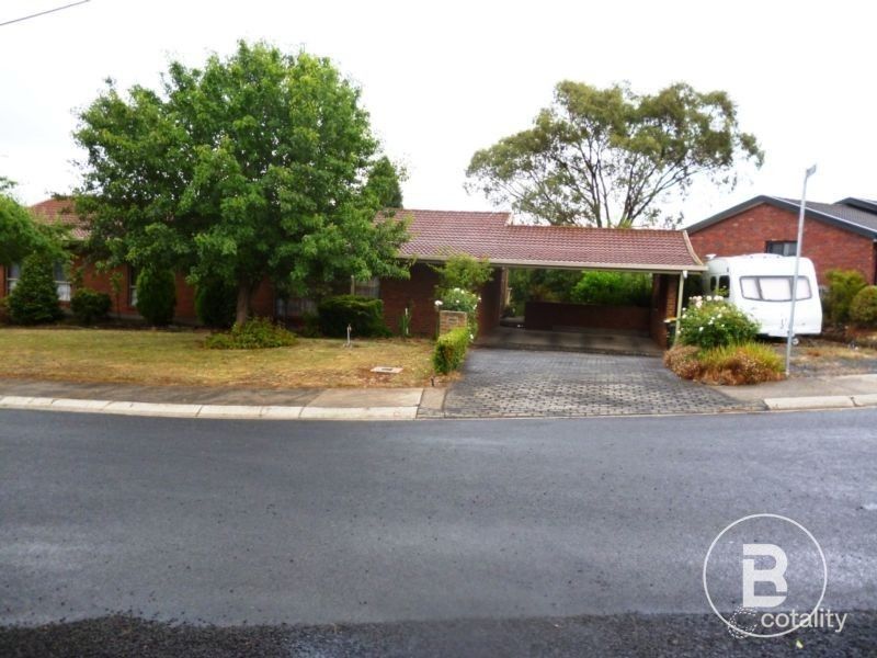 8 Watson Dr, Mount Pleasant, VIC 3350