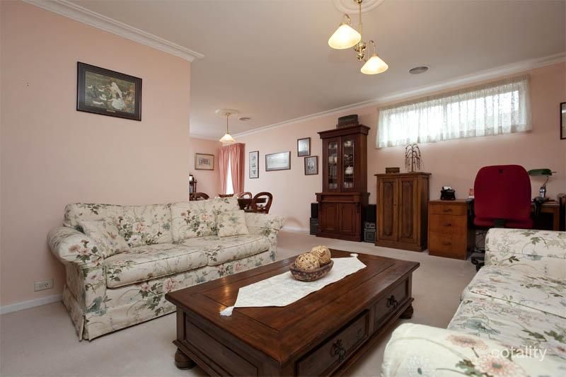 27 Macnaughton St, Holt, ACT 2615