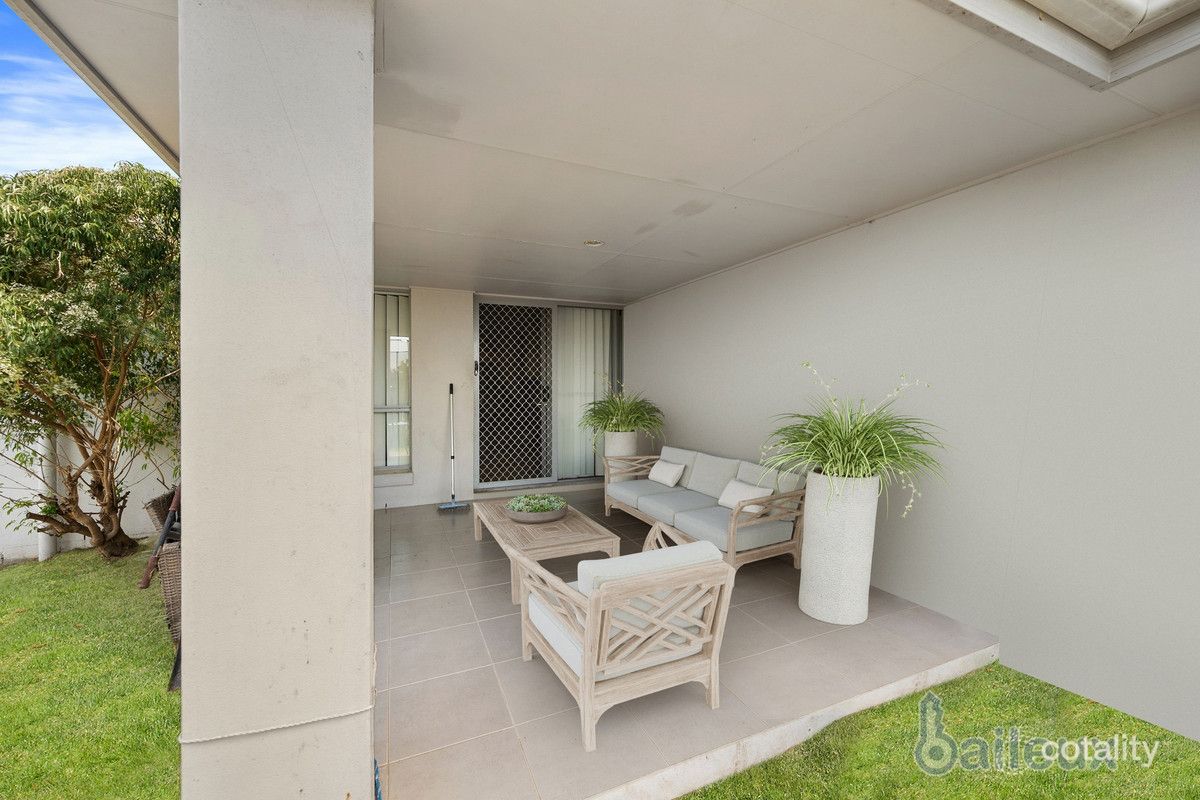 27 Trinity Pde, Blacks Beach, QLD 4740