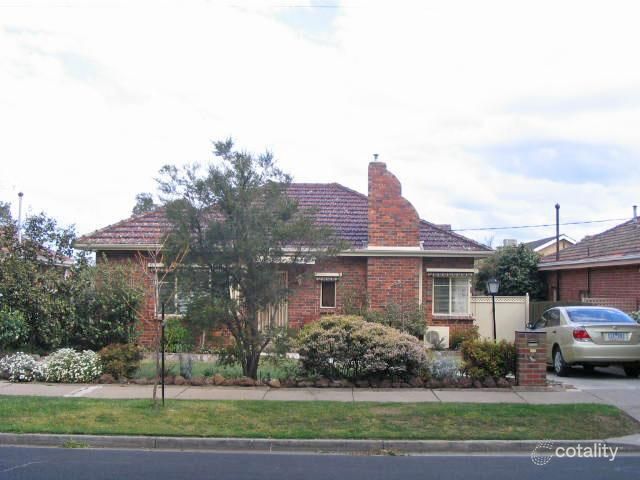 17 Hayes Rd, Strathmore, VIC 3041