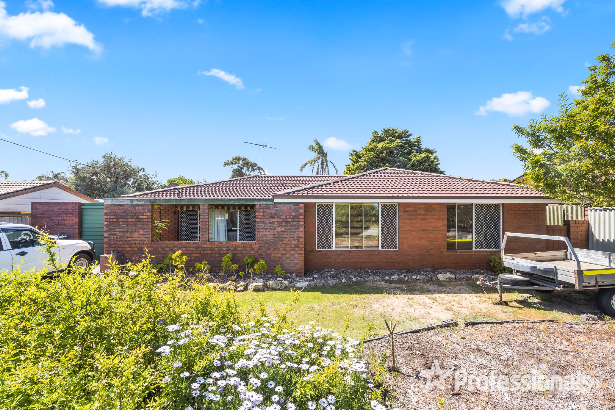 18 Macquarie Ave, Padbury, WA 6025